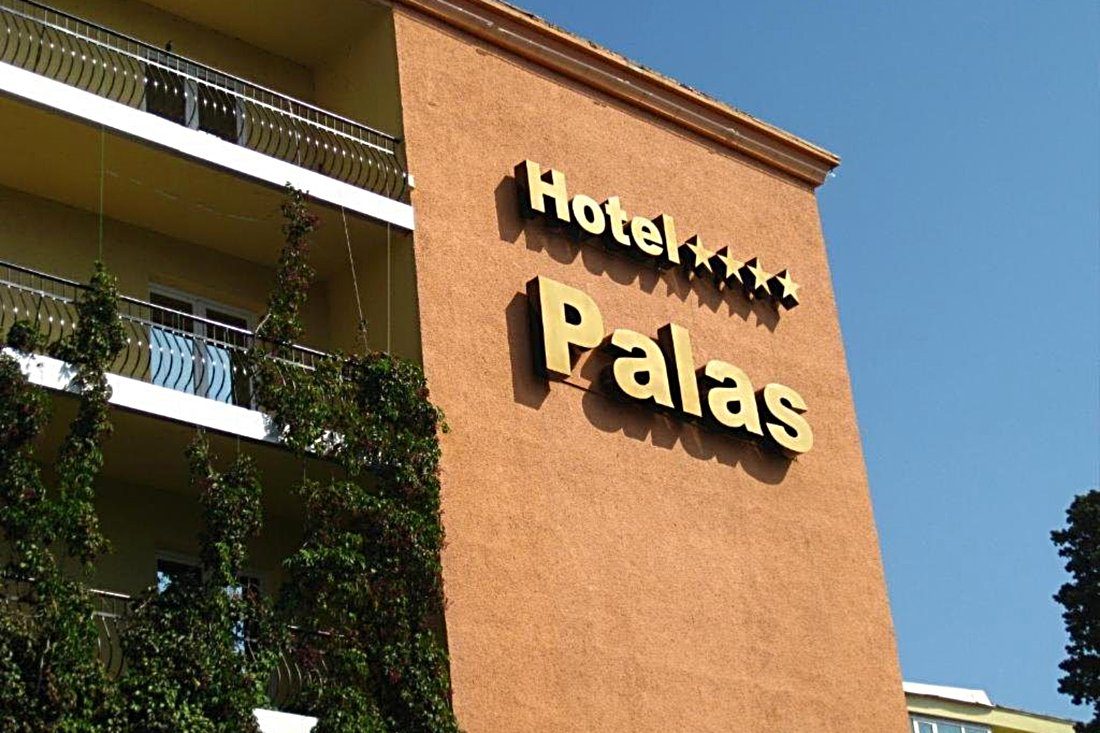 Fațada Hotel Palas