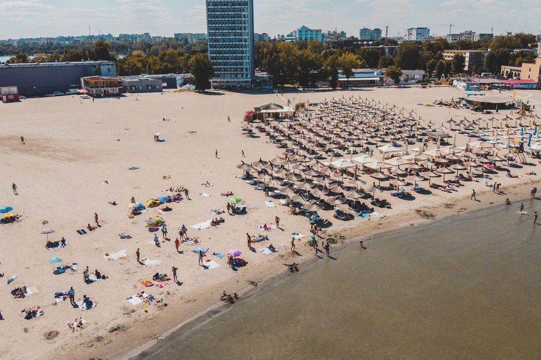 Plajă de pe litoralul românesc, văzută de sus