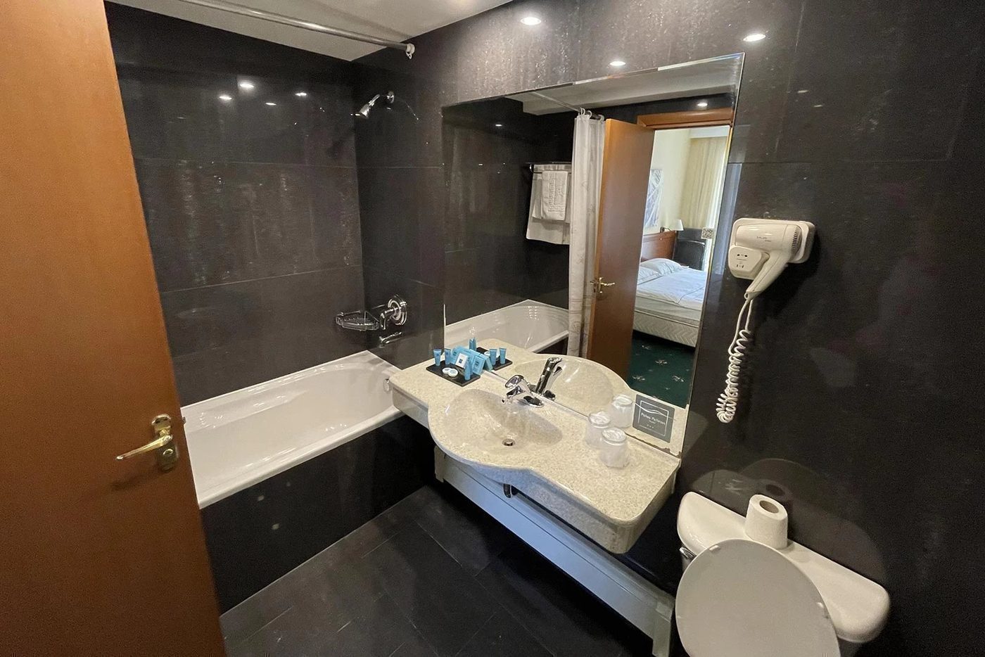 Baia unei camere de la Hotel Palas