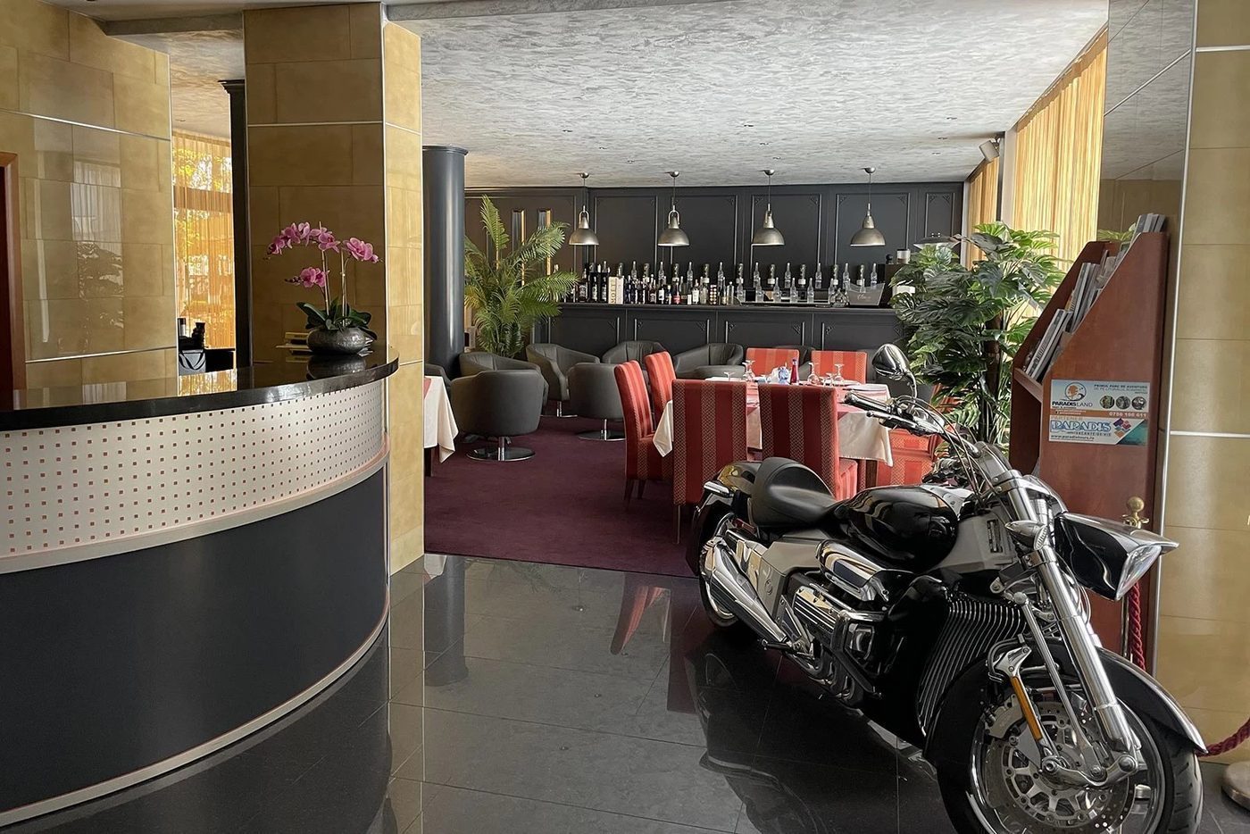 Lobby barul hotelului